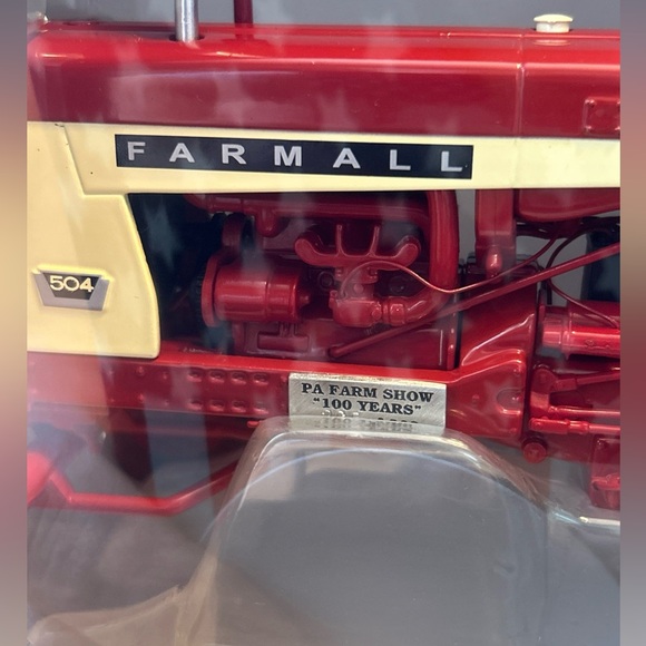 SpecCast Farmall 504 1:16 100th Ann Edition - Picture 8 of 12